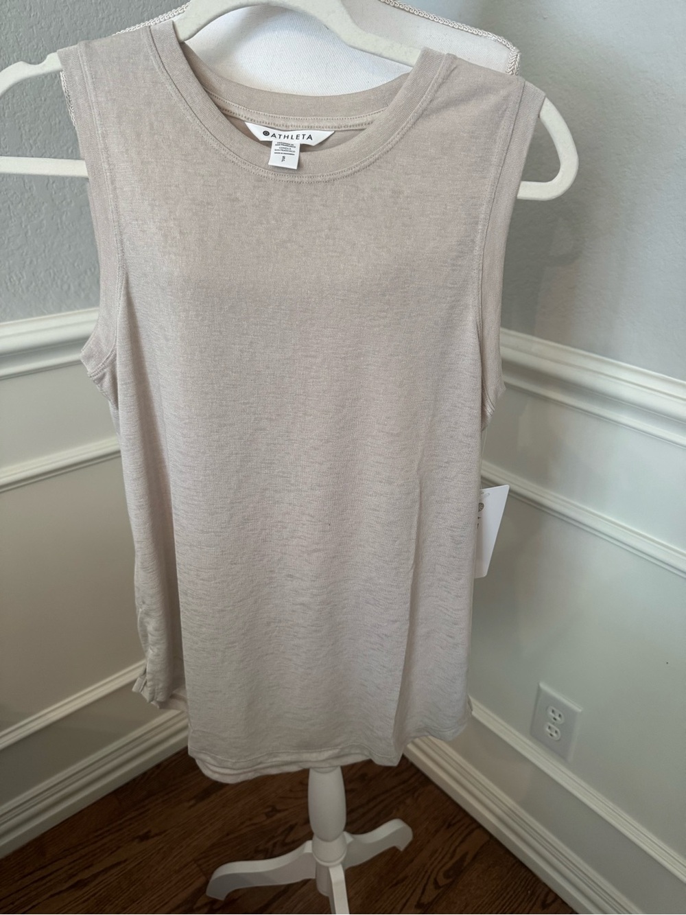 Athleta Sleeveless Tank Top in Light Taupe NWT - small